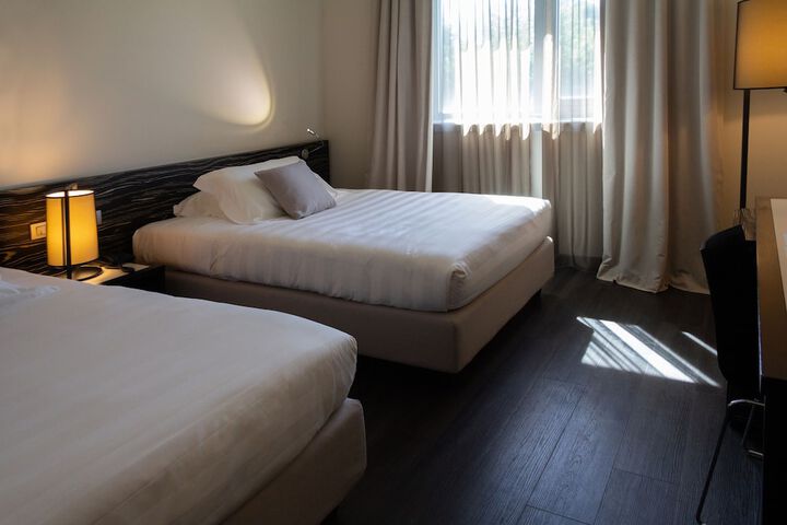 Room 34 of 80