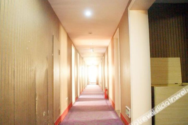 Hotel Interior 11 of 32
