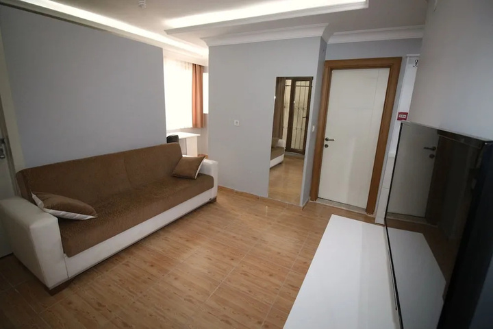 Room 5 of 16