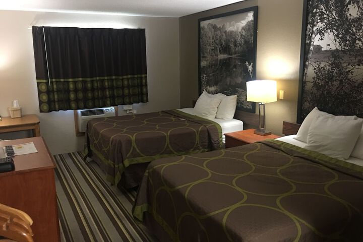 1 Queen Bed (7 of 23)