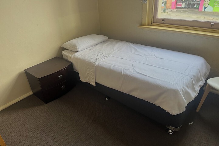 Room 7 of 9