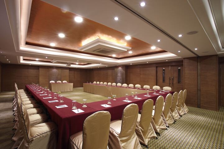 Ballroom/Hall 69 of 76