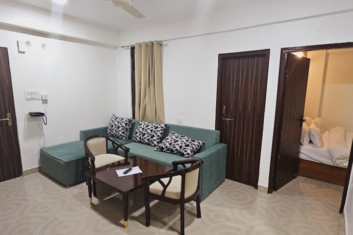 Room 8 of 22