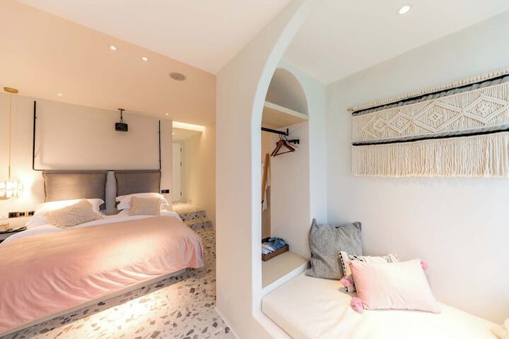 Room 6 of 190