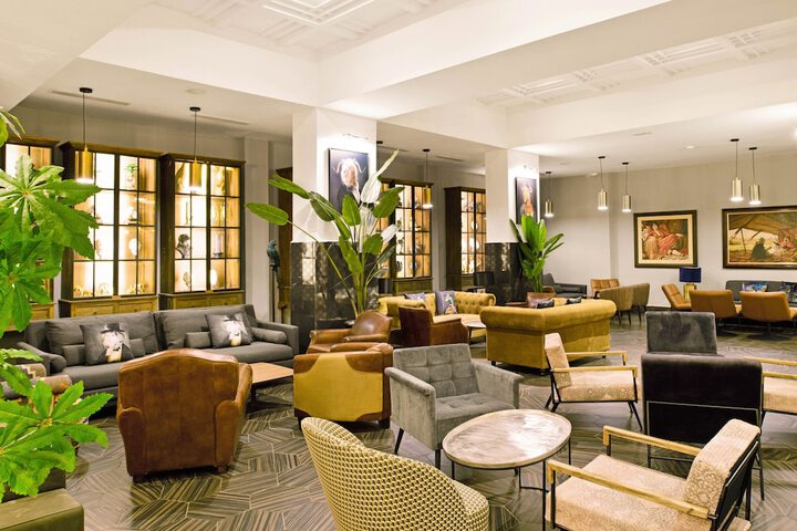 Entrance & Lobby