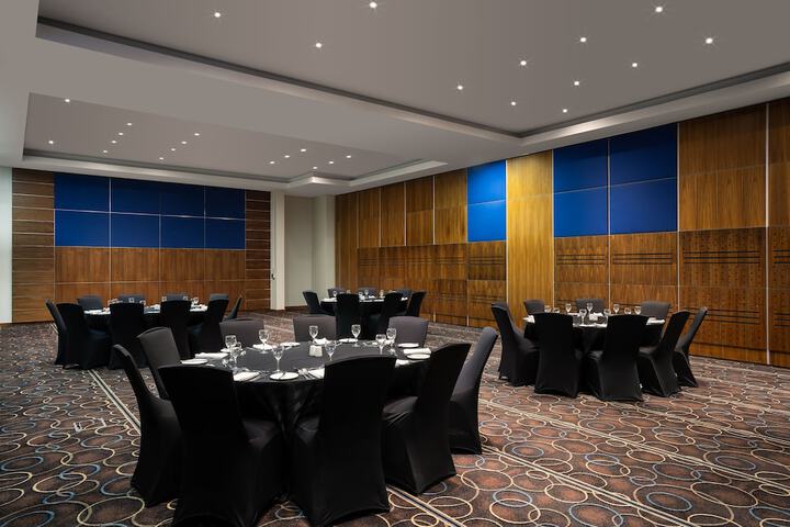 Ballroom/Hall 48 of 75