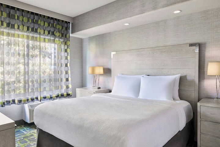 Room 10 of 42
