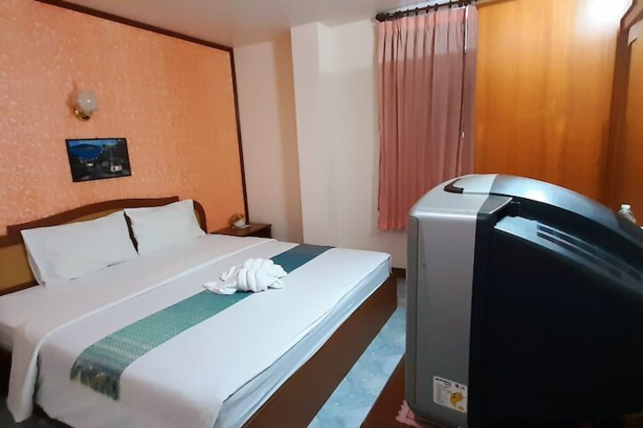 Room 35 of 66