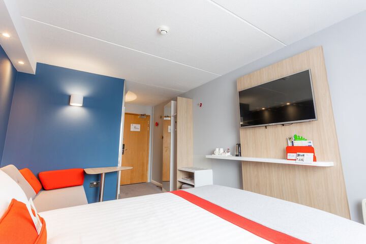 Room 15 of 76