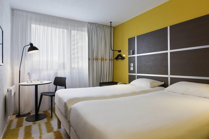 Room 2 of 36