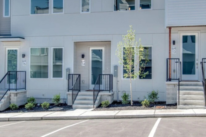 Exterior of Artistic Modern 2BR 1.5BA Near Downtown Balcony w / City View