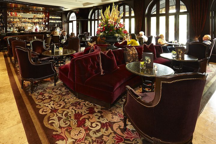 Lounge 48 of 53