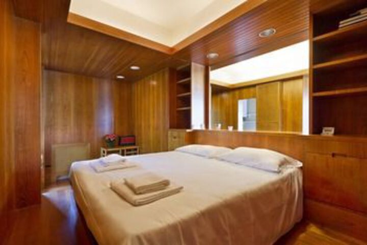 Room 83 of 450