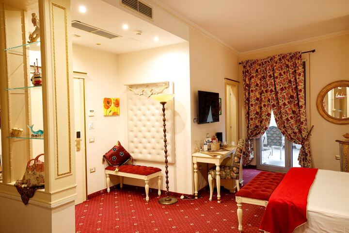 Room 8 of 34