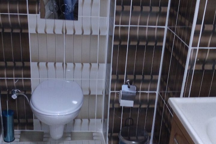 Room 9 of 11