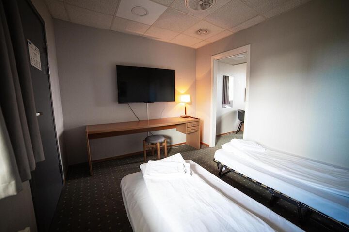 Room 12 of 32