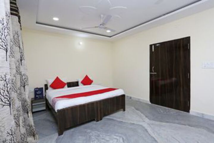 Room 13 of 23