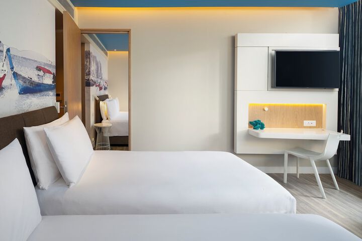 Room 52 of 175