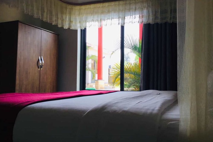 Room 9 of 47