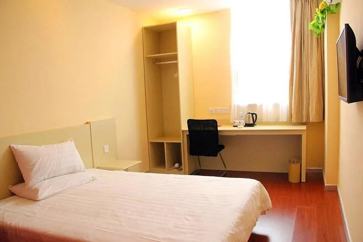 Room 4 of 11
