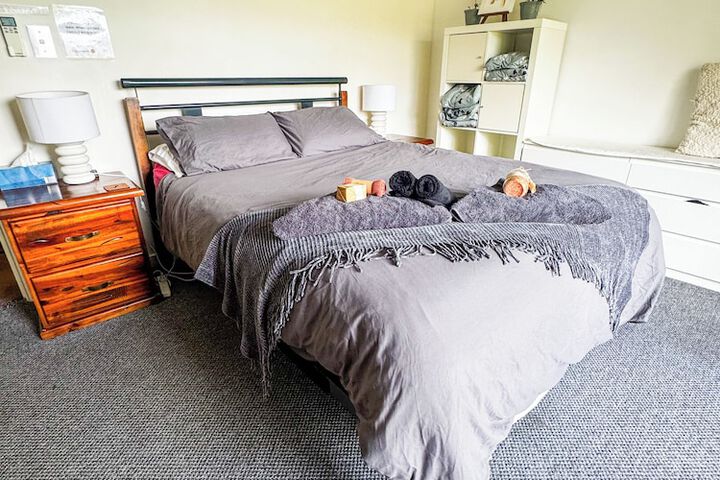 Room 10 of 28