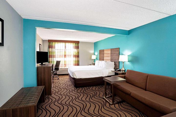 2 Queen Beds (9 of 10)