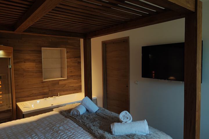 Room 8 of 40
