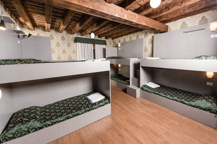 Room 13 of 35