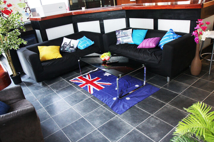 Lounge 20 of 29