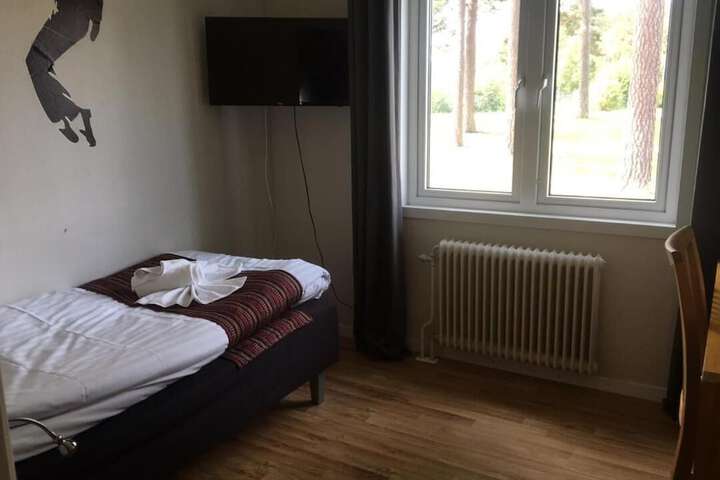 Room 11 of 35