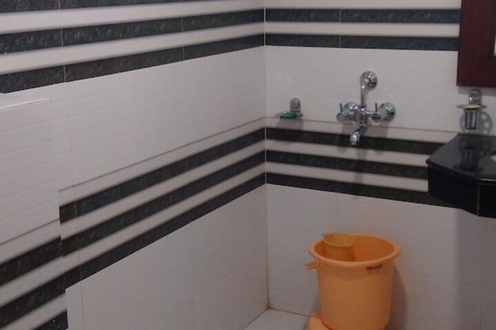 Room 14 of 32