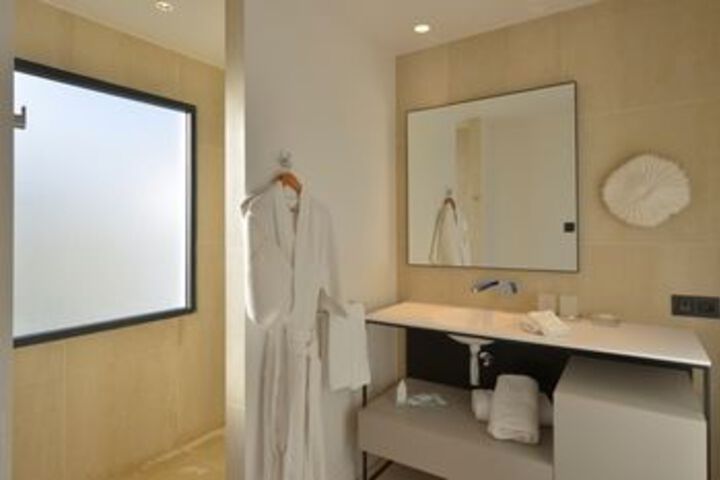 Room 3 of 36