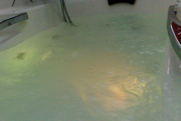 Jetted tub