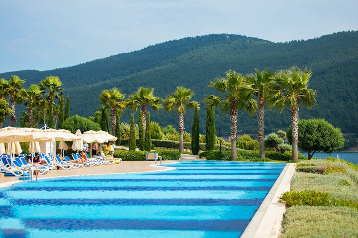 Pool 32 of 120