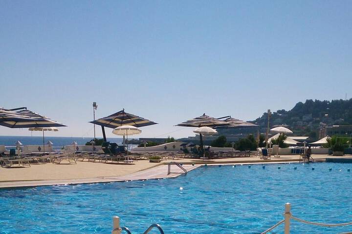 Pool Hotel
