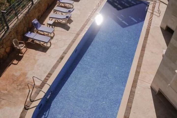 Pool 19 of 25