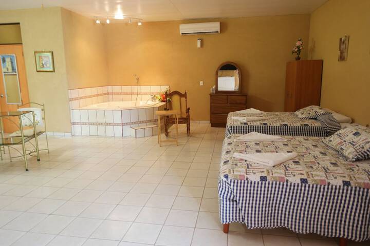 Room 13 of 38