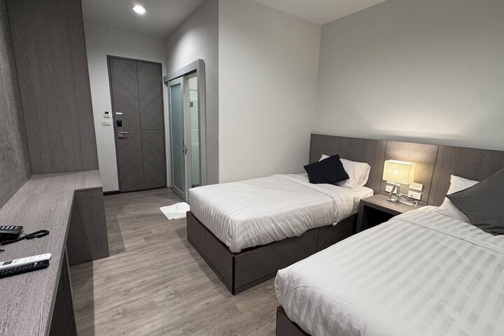 Room 16 of 44