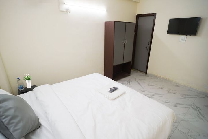 Room 17 of 32
