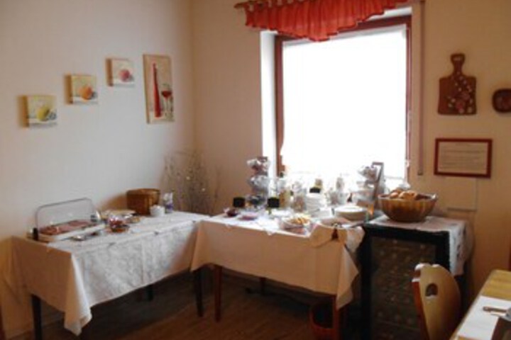 Breakfast/Coffee Service 33 of 111