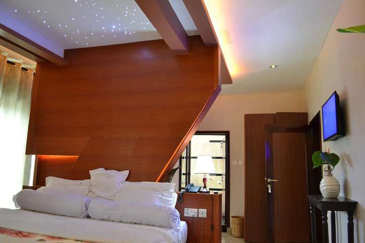 Room 11 of 20