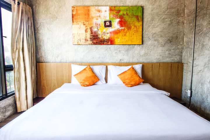 Room 8 of 28