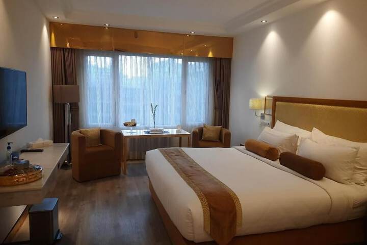 Room 8 of 27