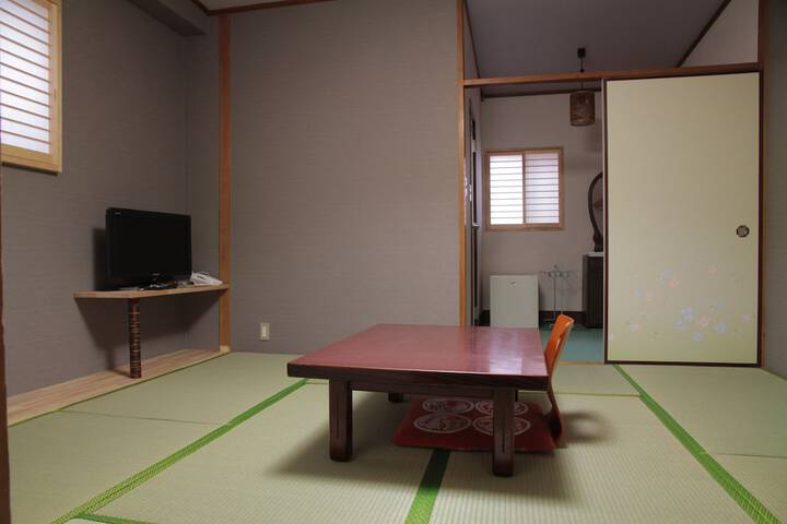 Room 2 of 66