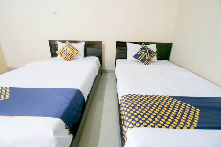 Room 8 of 34
