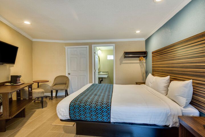 1 King Bed (7 of 12)