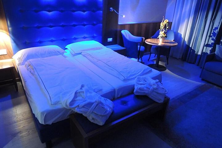 Room 11 of 68