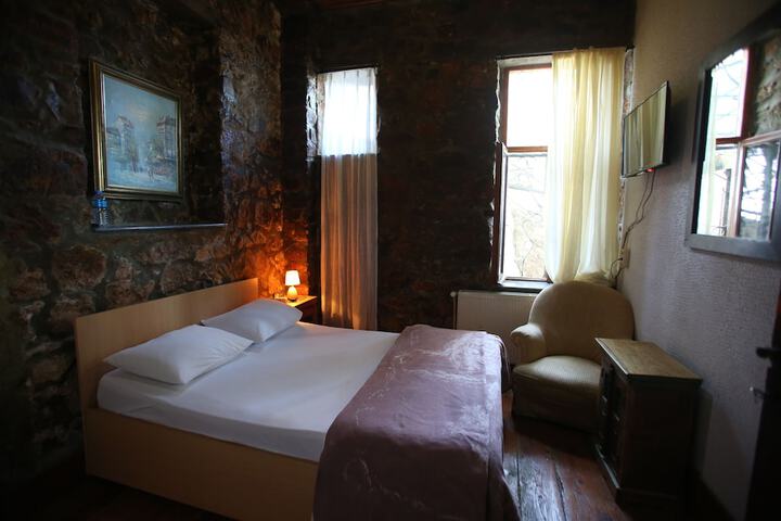 Room 12 of 43