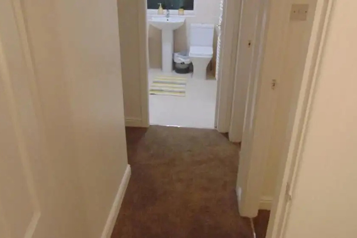 Room 4 of 7
