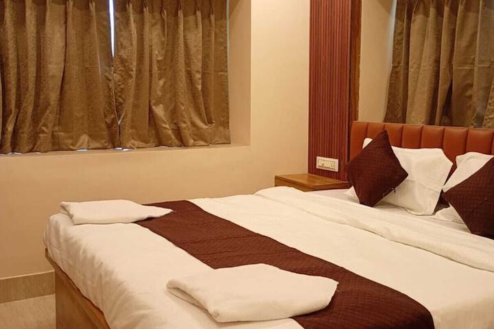 Room 4 of 16